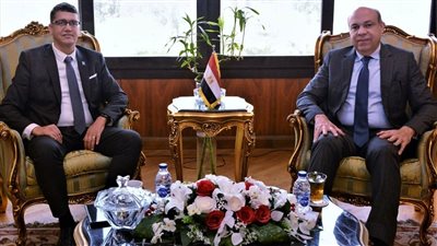 الحفني يبحث مع سكرتير المجلس الدولي للمطارات لإقليم أفريقيا دعم وتطوير منظومة المطارات وتحسين الخدمات 