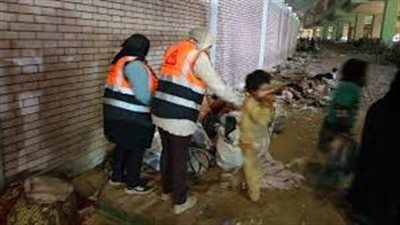 التضامن: فريق التدخل السريع ينقذ سيدة بلا مأوي وطفليها حديثي الولادة بالجيزة