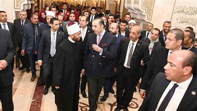 كبار رجال الدولة يشهدون أول جمعة بمسجد مصر الكبير تحت إشراف وزارة الأوقاف