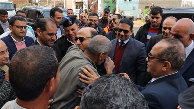 محافظ كفرالشيخ يتفقد أعمال رصف  طريق 