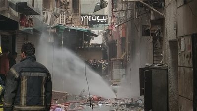 محافظ القاهرة: لجنة هندسية لفحص عقار درب البرابرة بالموسكي عقب نشوب حريق به