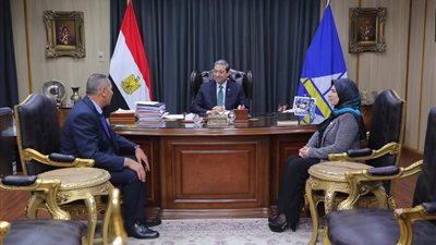 محافظ دمياط يبحث سبل تطوير دور الجمعيات الاستهلاكية لخدمة المواطنين