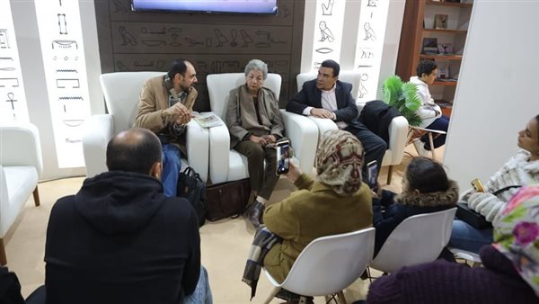 خلف الحدث