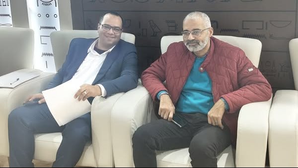 خلف الحدث