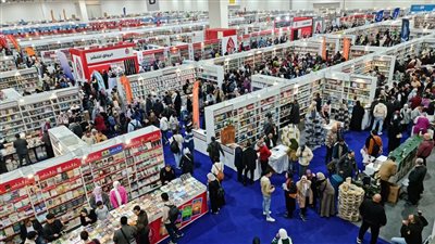 معرض القاهرة للكتاب يتخطى حاجز المليون ونصف المليون زائر خلال 4 أيام