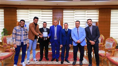 خريجو الدفعة السابعة طب كفر الشيخ يتبرعون بأسره للمستشفي الجامعي