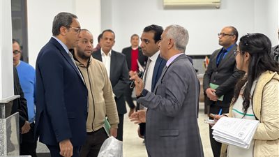 محافظ قنا يتفقد المركز التكنولوجي بالديوان العام قبل تشغيله رسميًا