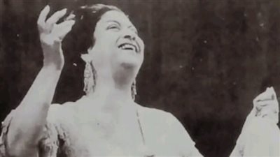 بعد 50 عامًا على رحيلها.. أم كلثوم تشعل باريس بأغانيها الخالدة