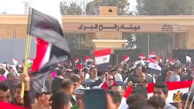  توافد آلاف المواطنين من مختلف محافظات الجمهورية إلى رفح لرفض تهجير الفلسطينيين