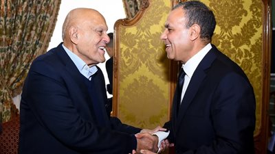 وزير الخارجية يكرّم الدكتور مجدي يعقوب ويشيد بإنجازاته الطبية