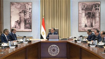 رئيس الوزراء: هناك توجيه من الرئيس بتوسيع دائرة الحوار الوطني 