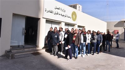 وزير العمل وسط العاملين المُرشحين للعمل في موسم حج 2025