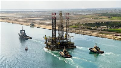 قناة السويس تشهد عبور الحفار ADMARINE260 