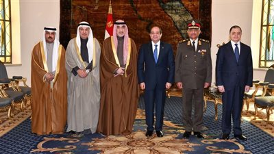 السيسي يستقبل وزير الدفاع الكويتي ويبحث تنسيق الجهود للسلام في غزة
