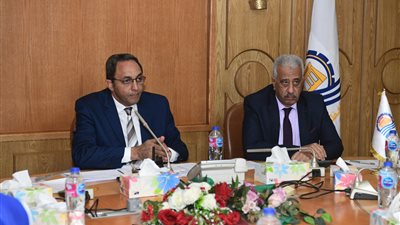 محافظ قنا يترأس اجتماعًا تنسيقيًا لمتابعة تنفيذ مشروعات الخطة الاستثمارية لعام 2024/2025