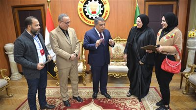 محافظ الدقهلية يكرم أصحاب المخابز البلدية لالتزامهم بالجودة