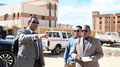 محافظ قنا يفاجئ عددًا من المناطق لتفقد مستوى الخدمات والمشروعات الاستثمارية