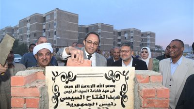 محافظ قنا يضع حجر الأساس لمركز خدمي حضاري بنقادة ضمن مشروع 