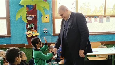 في ثاني أيام الترم الثاني.. وكيل تعليم قنا يفاجئ 6 مدارس ويحيل المتغيبين للتحقيق