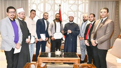 عمرة هدية.. وزير الأوقاف يكرم أبطال حريق فيصل