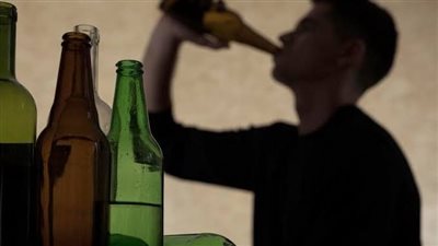 كول أمني يقبض على شخص عاريًا وفي حالة سكٓر بالفيوم