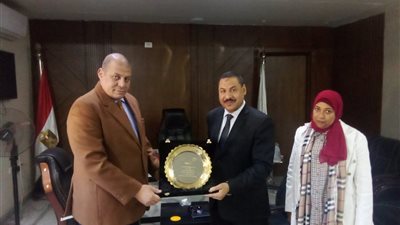 منظمة اليونسيف تكرم مدير تعليم قنا ومدير مركز التطوير التكنولوجي