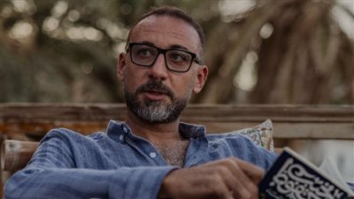 عابد عناني: رحلتي مع الدراما بدأت بفضل نور الشريف في «متخافوش»