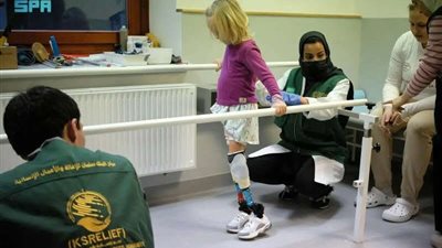 ماتيلدا.. الطفلة التي هزمت الحرب وسارت من جديد بأطراف سعودية