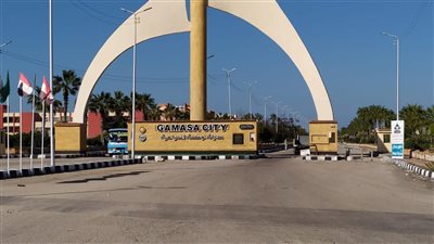 أعمال تجميل ورفع كفاءة الكورنيش والشاطئ بمدينة جمصه تجري على قدم وساق