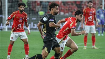 تعرف على طاقم حكام  مباراة القمة بين الأهلي والزمالك في الدوري 