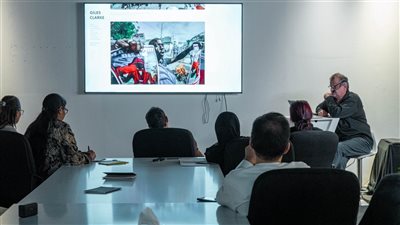 بالصور..بين العدسة والواقع.. جايلز كلارك يكشف لجمهور 