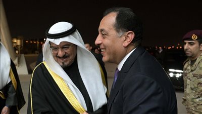 رئيس الوزراء يصل الكويت في زيارة رسمية لتعزيز مجالات التعاون المشترك