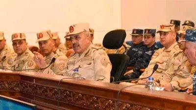 رئيس الأركان يشهد المرحلة الرئيسية لمشروع مراكز القيادة التعبوي للأسطول الشمالي