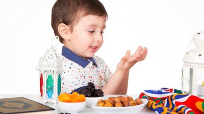 إزاي تخلي صيام طفلك آمن في رمضان.. استشاري يوضح