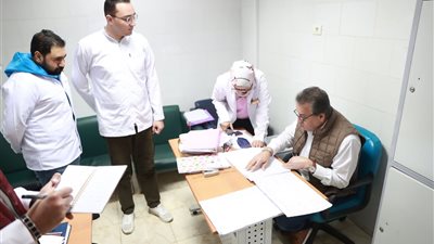 وزير الصحة يفاجئ مركزي طب أسرة في الأسمرات أول أيام شهر رمضان