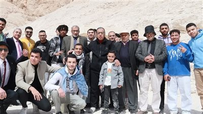 طلاب إعلام الأزهر يختتمون رحلتهم العلمية إلى الأقصر بزيارة ساحة الإمام الطيب