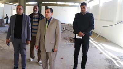 رئيس جامعة جنوب الوادي يتابع العمل بمجمع الطلاب 