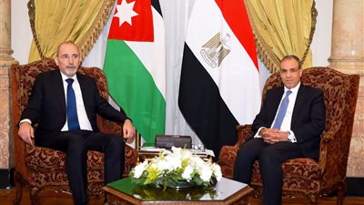وزير الخارجية يلتقي نظيره الأردني لبحث التنسيق قبيل القمة العربية الطارئة