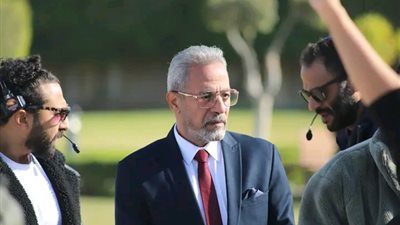 أبو تريكة حاضر ونجوم الأهلي غائبون.. صبري فواز ينتقد مشهد إعلان الاستاد