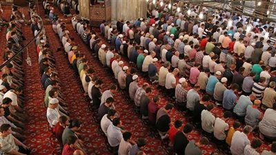 حكم أداء صلاة التراويح بعدد ركعات متصل دون تشهد بينهما.. عالم أزهري يجيب