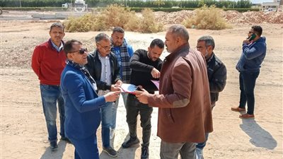 تسليم 10 قطع أراضي بالمنطقة الصناعية بالبغدادي لإقامة مصانع رخام و جرانيت و كارتون بالأقصر