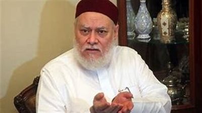 علي جمعة: يجوز الصلاة بالخمار والبنطلون إذا كانت النية صادقة    