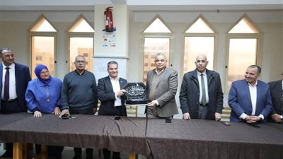 رئيس جامعة كفر الشيخ يشهد حفل ختام الأنشطة الطلابية ويشاركهم حفل الافطار الجماعي