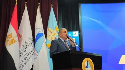 رئيس جامعة كفر الشيخ يهنئ رئيس الجمهورية بانتصارات العاشر من رمضان