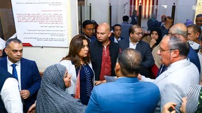 أثناء زيارتها للخانكة.. وزيرة التنمية تُمهل رئيس المدينة أسبوعًا لحل شكاوى المواطنين 