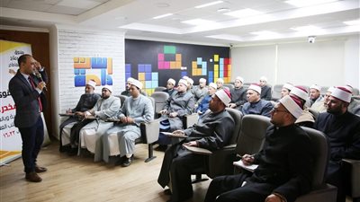 محافظ كفرالشيخ يتابع فعاليات البرنامج التدريبي «إعداد القيادات الدعوية لمكافحة المخدرات»