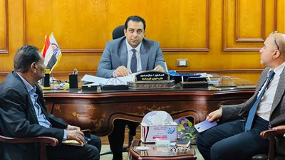 نائب محافظ قنا يستعرض سبل استغلال الأصول غير المستغلة لتعظيم الموارد المتاحة 