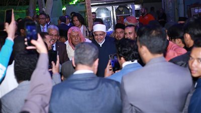 رئيس جامعة الأزهر وقياداتها يشاركون الوافدين وخريجي الإعلام في إفطار مؤسسة حمدي طه