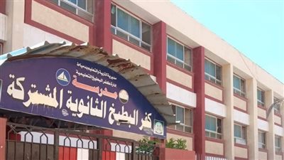 السكرتير العام المساعد بدمياط يتفقد مدرستي التجارة وكفر البطيخ الثانوية لمتابعة العملية التعليمية