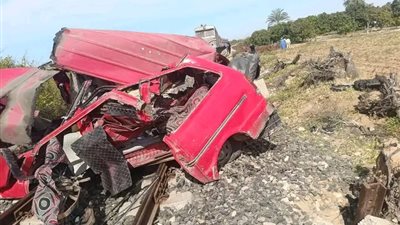 تصادم مروع بين قطار وميكروباص في القنطرة شرق.. 8 وفيات و12 مصابًا